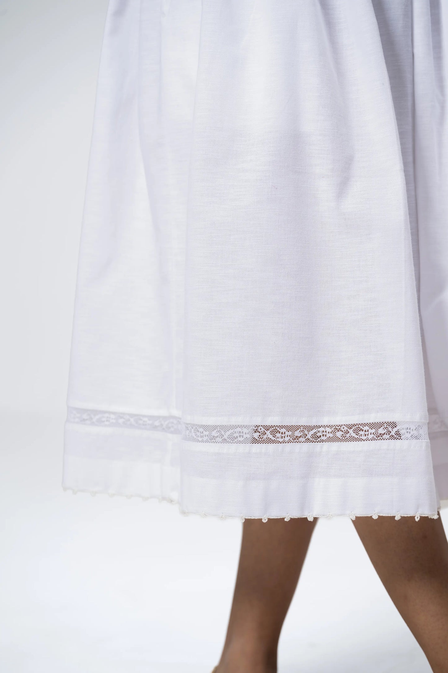 WHITE BLOOM SKIRT